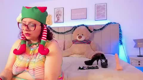 Snapshot of sam_von_tess chatting on December 13, 7:53 pm Samantha online show from December 13, 7:53 pm