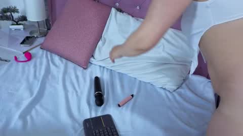 Snapshot of samanta_colen chatting on October 31, 4:57 am Samanta online show from October 31, 4:57 am