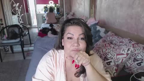 Snapshot of samanta_shy chatting on September 24, 8:39 am Marry online show from September 24, 8:39 am