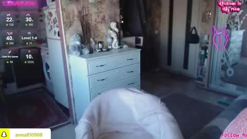 Snapshot of samanta_shy chatting on October 31, 9:43 am Marry online show from October 31, 9:43 am