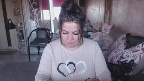 Snapshot of samanta_shy chatting on November 21, 12:48 pm Marry online show from November 21, 12:48 pm