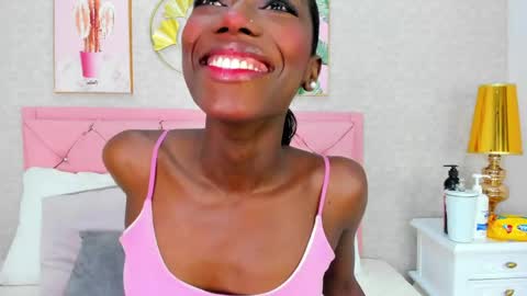 Snapshot of samantamarquez chatting on May 25, 3:45 am Samanta online show from May 25, 3:45 am
