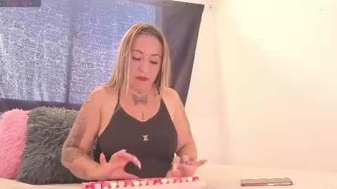 Snapshot of samantamaturehot chatting on July 6, 7:49 pm Samanta... online show from July 6, 7:49 pm