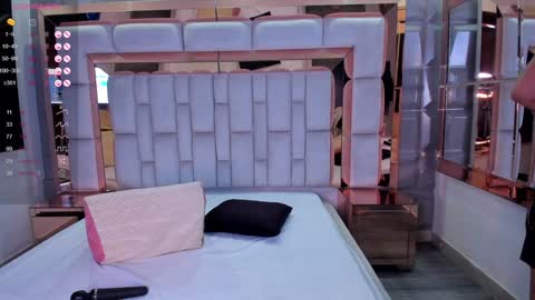 S A M A N T A   online show from December 29, 12:45 pm