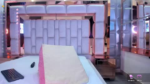 S A M A N T A   online show from February 11, 9:42 am