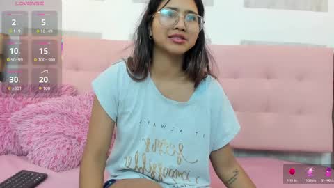 Snapshot of samantha_fox8 chatting on October 5, 12:03 pm online show from October 5, 12:03 pm