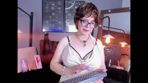 Snapshot of samantha_mature56 chatting on September 27, 3:22 am Sam online show from September 27, 3:22 am