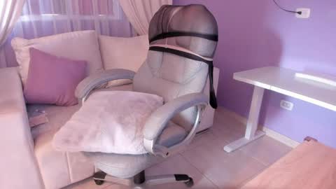 samantha_thompsoon online show from May 7, 10:15 pm