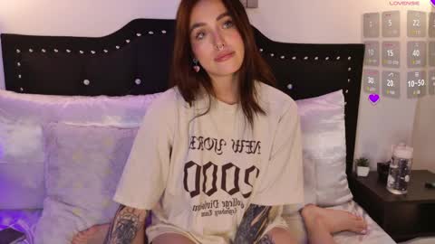 Snapshot of samanthagrant_ chatting on April 6, 11:05 pm IGSamanthaGrant 10 online show from April 6, 11:05 pm