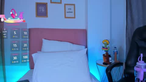 Snapshot of samanthaheinz chatting on November 19, 3:39 am V A N E S S A online show from November 19, 3:39 am