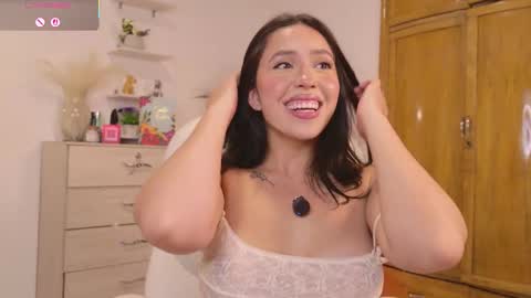 Snapshot of samanthalavey_ chatting on October 22, 4:40 pm paulina rios online show from October 22, 4:40 pm