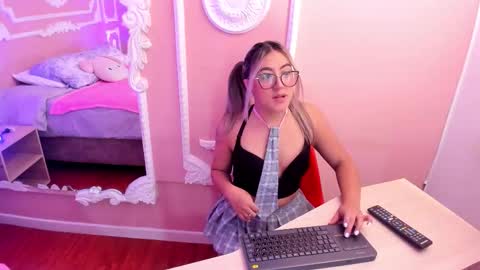 Snapshot of samanthasain chatting on March 12, 11:49 am Samantha online show from March 12, 11:49 am