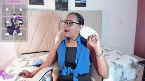 Snapshot of samaraa_smith1 chatting on April 9, 12:10 pm samaraa_smith1 online show from April 9, 12:10 pm