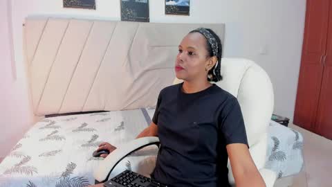 Snapshot of samaraa_smith1 chatting on April 15, 12:23 pm samaraa_smith1 online show from April 15, 12:23 pm