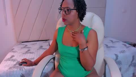 Snapshot of samaraa_smith1 chatting on April 18, 12:20 pm samaraa_smith1 online show from April 18, 12:20 pm