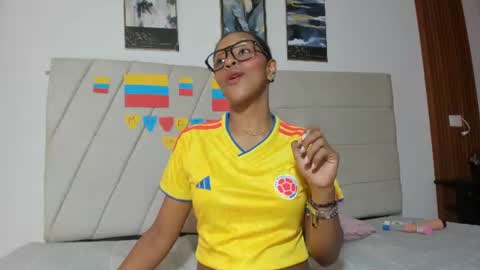 Snapshot of samaraa_smith1 chatting on July 7, 12:20 pm samaraa_smith1 online show from July 7, 12:20 pm