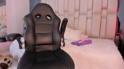 samarafernandez online show from February 20, 5:40 pm