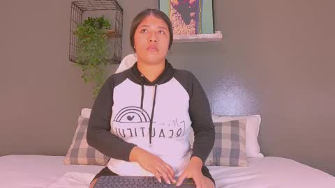 Snapshot of samaragarcia__ chatting on October 15, 12:27 pm S A M A R A online show from October 15, 12:27 pm