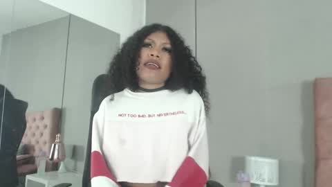 samaragrey18 online show from February 19, 7:50 am