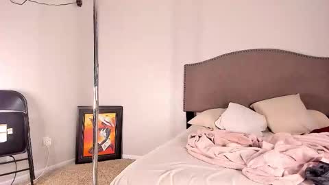 Snapshot of samatha1998 chatting on October 17, 12:58 am Yaya online show from October 17, 12:58 am