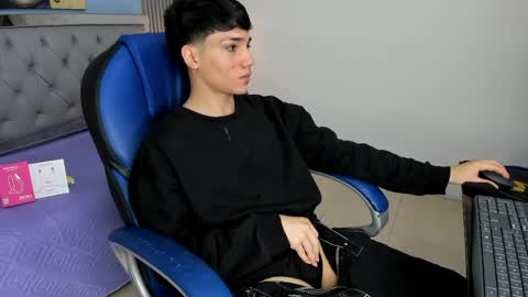 Snapshot of samblack_ chatting on April 15, 12:45 pm Sam online show from April 15, 12:45 pm
