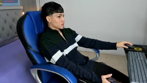 Snapshot of samblack_ chatting on April 16, 12:39 pm Sam online show from April 16, 12:39 pm