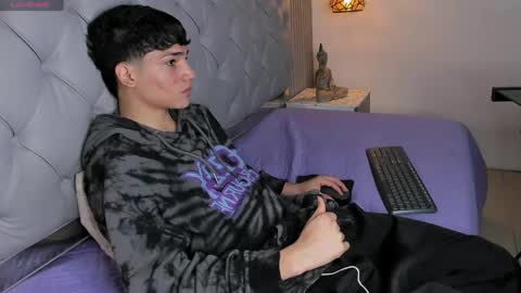 Snapshot of samblack_ chatting on April 17, 1:03 pm Sam online show from April 17, 1:03 pm