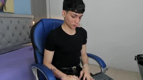 Snapshot of samblack_ chatting on April 18, 12:42 pm Sam online show from April 18, 12:42 pm