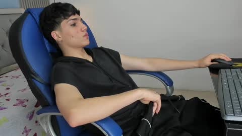 Snapshot of samblack_ chatting on April 20, 9:38 pm Sam online show from April 20, 9:38 pm