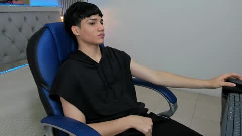 Snapshot of samblack_ chatting on April 29, 12:31 pm Sam online show from April 29, 12:31 pm