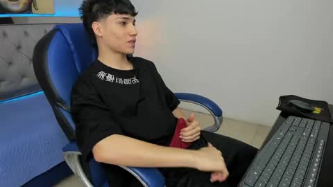 Snapshot of samblack_ chatting on May 4, 8:38 pm Sam online show from May 4, 8:38 pm