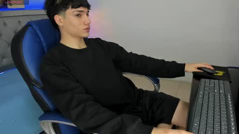 Snapshot of samblack_ chatting on May 8, 1:27 pm Sam online show from May 8, 1:27 pm