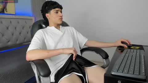 Snapshot of samblack_ chatting on May 27, 7:11 pm Sam online show from May 27, 7:11 pm