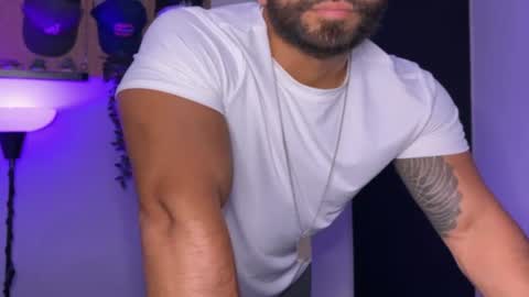 Snapshot of samdornan chatting on June 26, 4:17 am Sam Dornan online show from June 26, 4:17 am