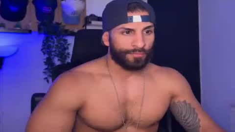 Snapshot of samdornan chatting on July 10, 10:23 pm Sam Dornan online show from July 10, 10:23 pm