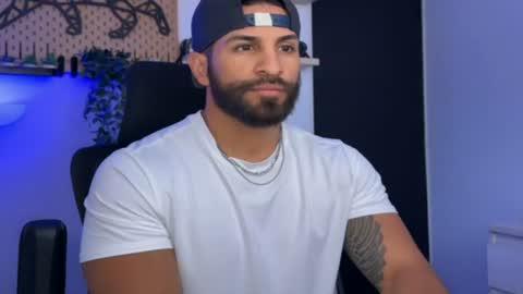 Snapshot of samdornan chatting on July 18, 1:37 pm Sam Dornan online show from July 18, 1:37 pm