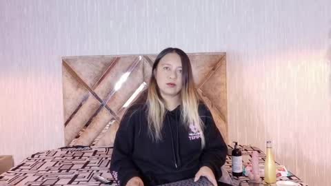Snapshot of sami_1_8 chatting on May 1, 5:01 am Samy online show from May 1, 5:01 am