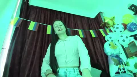 samiicontreras_ online show from June 16, 11:13 am