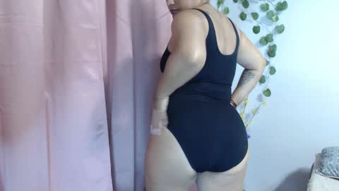 Snapshot of samira_lennox chatting on November 17, 9:20 pm SAMIRA online show from November 17, 9:20 pm