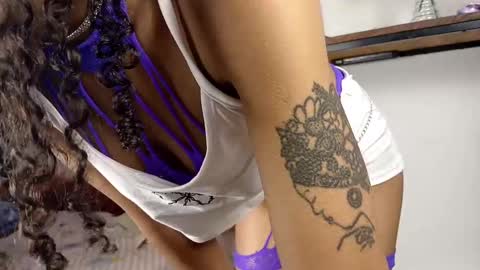 Snapshot of samisami132850 chatting on November 10, 1:37 am KatyDoll online show from November 10, 1:37 am