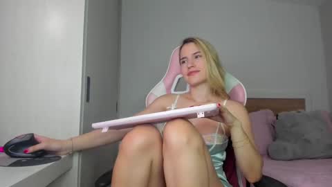 Ana online show from December 15, 4:51 am