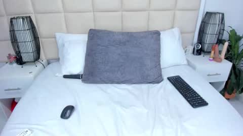 Nice to meet you guys my name is Lina. online show from September 26, 4:16 am