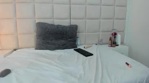 Snapshot of sammy_uwu1 chatting on March 10, 2:22 pm Nice to meet you guys my name is Lina. online show from March 10, 2:22 pm