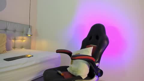 Axel online show from February 21, 9:11 pm