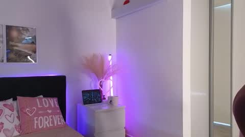 Snapshot of sammypeeks chatting on February 19, 10:22 am SammyPeeks online show from February 19, 10:22 am