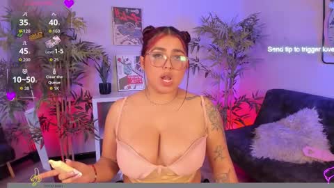 Snapshot of sammyy_owens_ chatting on March 21, 8:41 am Sammy online show from March 21, 8:41 am
