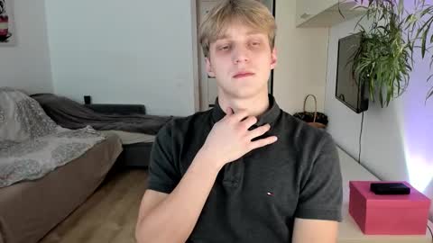 Snapshot of samuel_clark chatting on October 10, 9:52 am Sam online show from October 10, 9:52 am