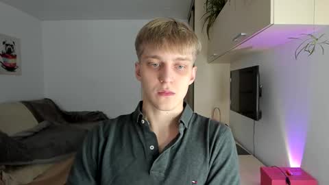 Snapshot of samuel_clark chatting on November 5, 7:52 am Sam online show from November 5, 7:52 am