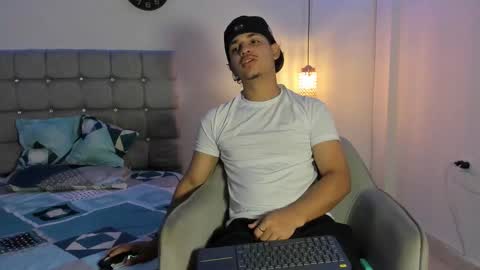 Snapshot of samxx_muscle chatting on September 24, 2:20 pm samxx_muscle online show from September 24, 2:20 pm