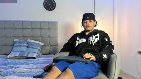 Snapshot of samxx_muscle chatting on October 16, 2:29 pm samxx_muscle online show from October 16, 2:29 pm